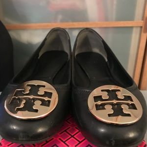 Women’s Tory Burch Reva flat in blk size 8.5